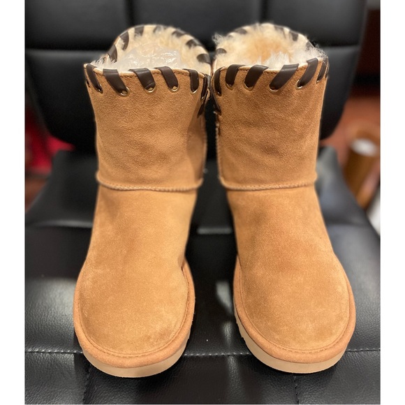 UGGS AIDAH BOOT SZ 5 - Picture 2 of 5